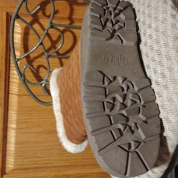 NWT Style & Co. "Nickyy" Chestnut Quilted Suede Fur Boots - Picture 5 of 9